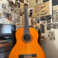 گیتار یاماهاC70 به همراه مترونوم و‌کیف