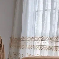 موکت و پرده و رو مبلی (به همراه چند وسیله دیگر)