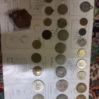 تعدادی سکه ومهره قدیمی ویک عدد سنک کلکسیونی