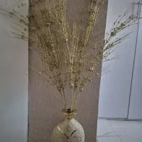 گلدان رزین طلایی با گل های اکلیلی