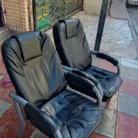 دو عدد صندلی