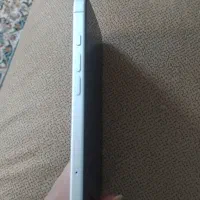 آیفون ۱۶ سفید