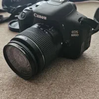 دوربین کنون 600D و لنز ۱۸ ۵۵ و کیف،در حد اکبند