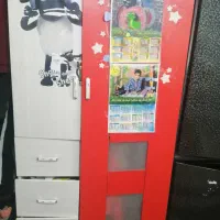 یک عدد کمد نوجوان