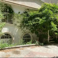 ویلایی دربست حافظ/ ۲۵۰ متر زمین ۴۰۰ متر بنا / تمیز