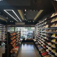 استخدام یک فروشنده در کیف و کفش