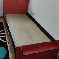 تخت و میز تحریر