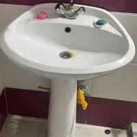 روشویی سرامیکی همراه با شیر