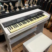 پیانو دیجیتال یانگ می همراه با میز و صندلی|پیانو، کیبورد، آکاردئون|لاهیجان, انقلاب|دیوار