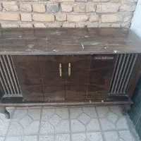 تلویزیون قدیمی کمدی و میز تلفن و چرخ خیاطی قدیمی|کلکسیون اشیاء عتیقه|تربت‌حیدریه, منظر|دیوار