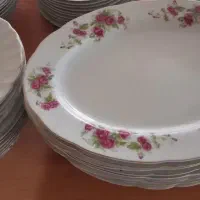 فروش چینی گل سرخی اصل وقدیمی آنتیک وزیبا ۶۵عدد