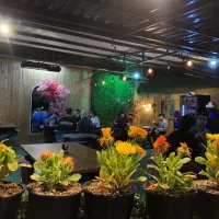 همکار خانم جهت کار در کافه