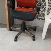 صندلی کاملا سالم فقط روکش باید عوض بشه