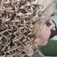 اصلاح تخصصی ابرو و رنگ و لایت