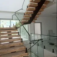 نرده شیشه با ضمانت ۵ ساله