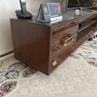 میز تلویزیون سالم و تمیز در حد