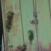 درب آهنی دو لنگ  فقط زیر درب کتیبه نداره