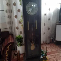 ساعت ایستاده تمیز