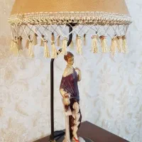 آباژور رو میزی کلاسیک با مجسمه زن|چراغ خواب و آباژور|ارومیه, |دیوار