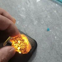 سنگ احتمالا کهربا یا شجر نمیدونم .اویزی گبری کهنه|جواهرات|ساوه, |دیوار