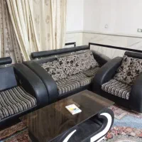 مبل هفت نفره دو تخته فرش باز می‌کنه قرمز