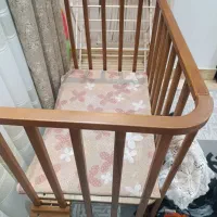 تخت کودک کنار مادر