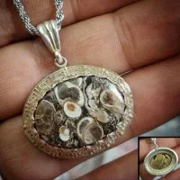 کتاب و گردنبند دعا