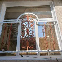 درب و پنجره آهنی  و یه پنجره آلومینیومی