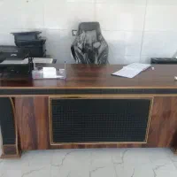 فروش یک میز اداری صندلی
