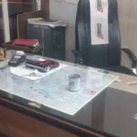 میز و صندلی بنگاهی .کامل با گاوصندوق و میز|دفتر کار|قزوین, |دیوار