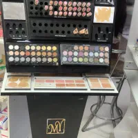 آرایشی مای با اجناس درب قفل کمداستند