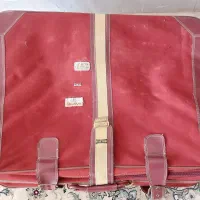 چمدان قدیمی و نوستالژی زرشکی|کلکسیون اشیاء عتیقه|اصفهان, ارغوانیه|دیوار