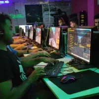 ده عدد سیستم گیم نت مینی کیس مانیتور