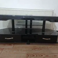 میزتلویزیون شیشه ای