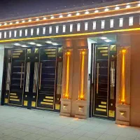 نقاشیدرب و پنجره و ساختمان