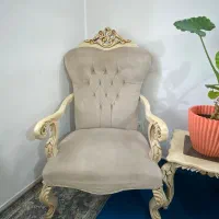 مبل تاج دار هفت نفره با میز عسلی