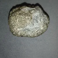 سنگ زینتی طلای دروغین