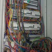 استخدام برقکار نیمه ماهر و ماهر روزمزدی و پروژه ای