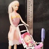 عروسک باربی و بچه و کالسکه