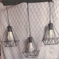 لوستر سه شاخه واقعا در حدنو.  تابلو. کیف لبتاب