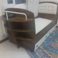 تختخواب و۲عددکمد کشو دار سالم در حد