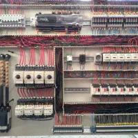 برقکار ساختمان وبرق صنعتی وسرویس کولر وخورده کاری