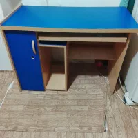 میز کامپیوتر در حد