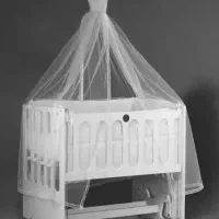 تخت کنار مادر