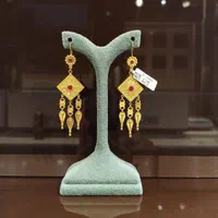 گوشواره آویز مرتشع
