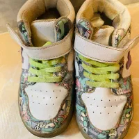 تعدادی کفش بچه گانه