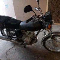 یک دستگاه موتورسیکلت ۱۲۵ ریکا