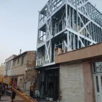 نیرو فنی ‌دست به دریل یا کارگر کناف برای سازه Lsf