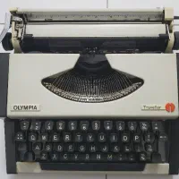 ماشین تایپ قدیمی المپیا
