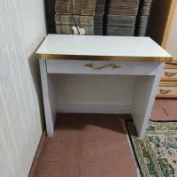 میز تحریر یا آرایش